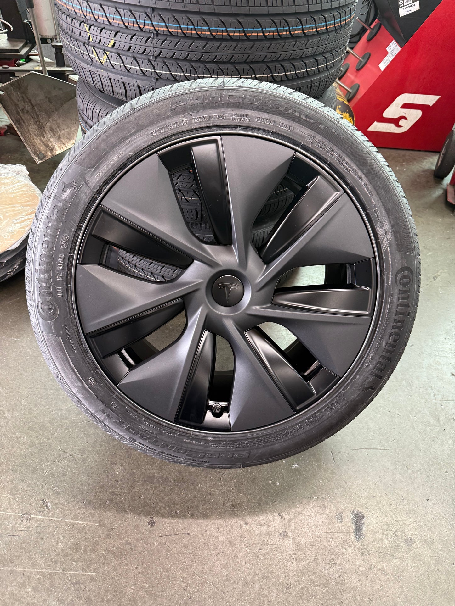 Tesla Model Y Dark Gemini Wheel & Tire Package – 19″ (Brand New OEM)