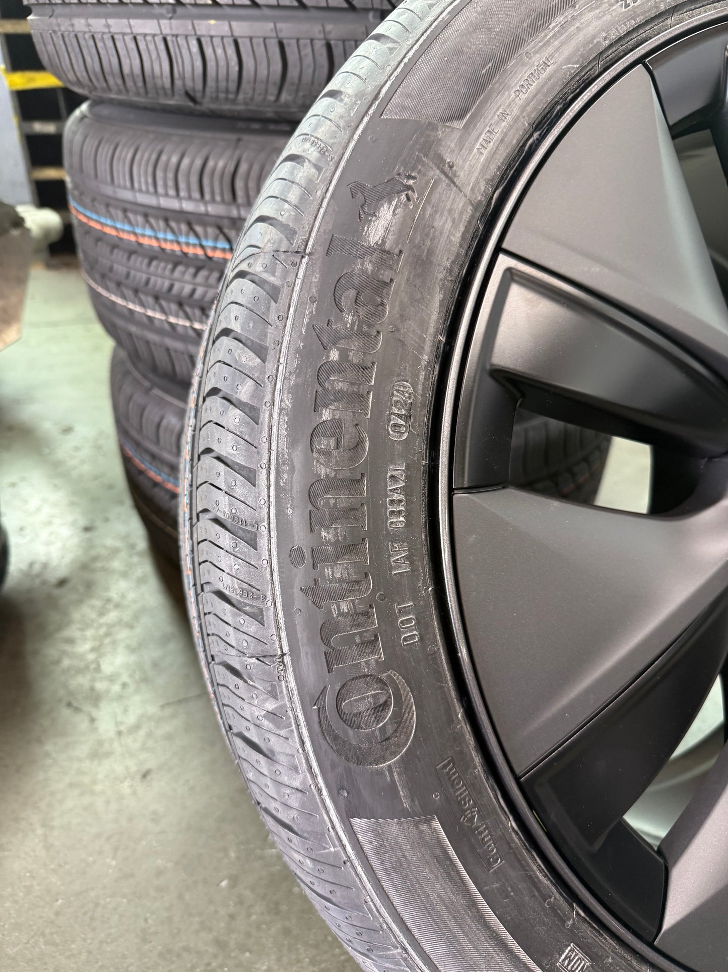 Tesla Model Y Dark Gemini Wheel & Tire Package – 19″ (Brand New OEM)
