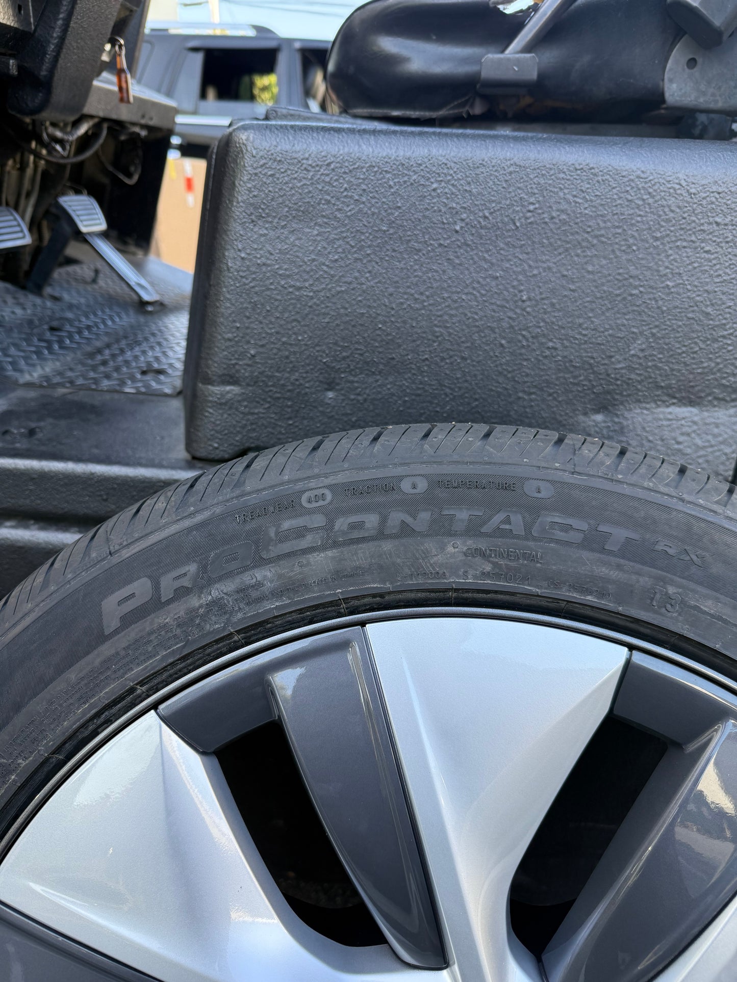Tesla Model Y Wheel & Tire Package – 19″ (Brand New OEM)
