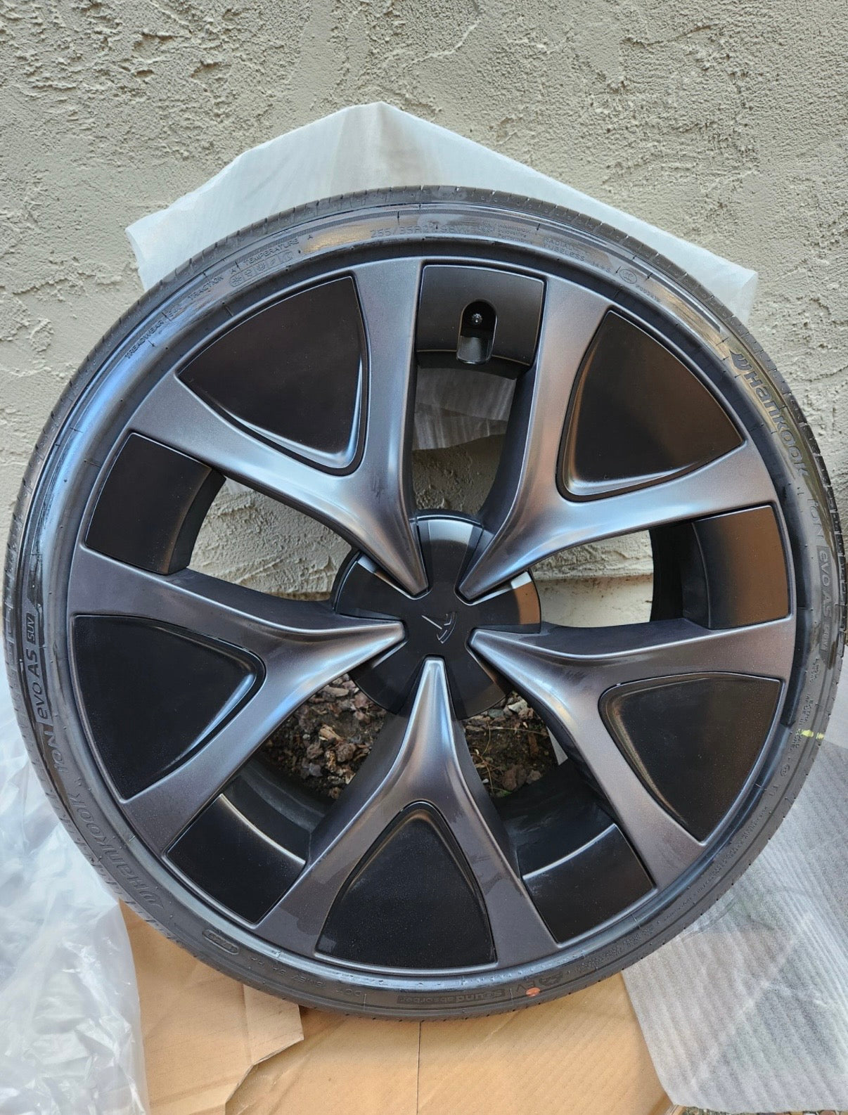 Tesla 21" Arachnid 2.0 Wheel & Tire Set - Brand New OEM  Model Y Performance