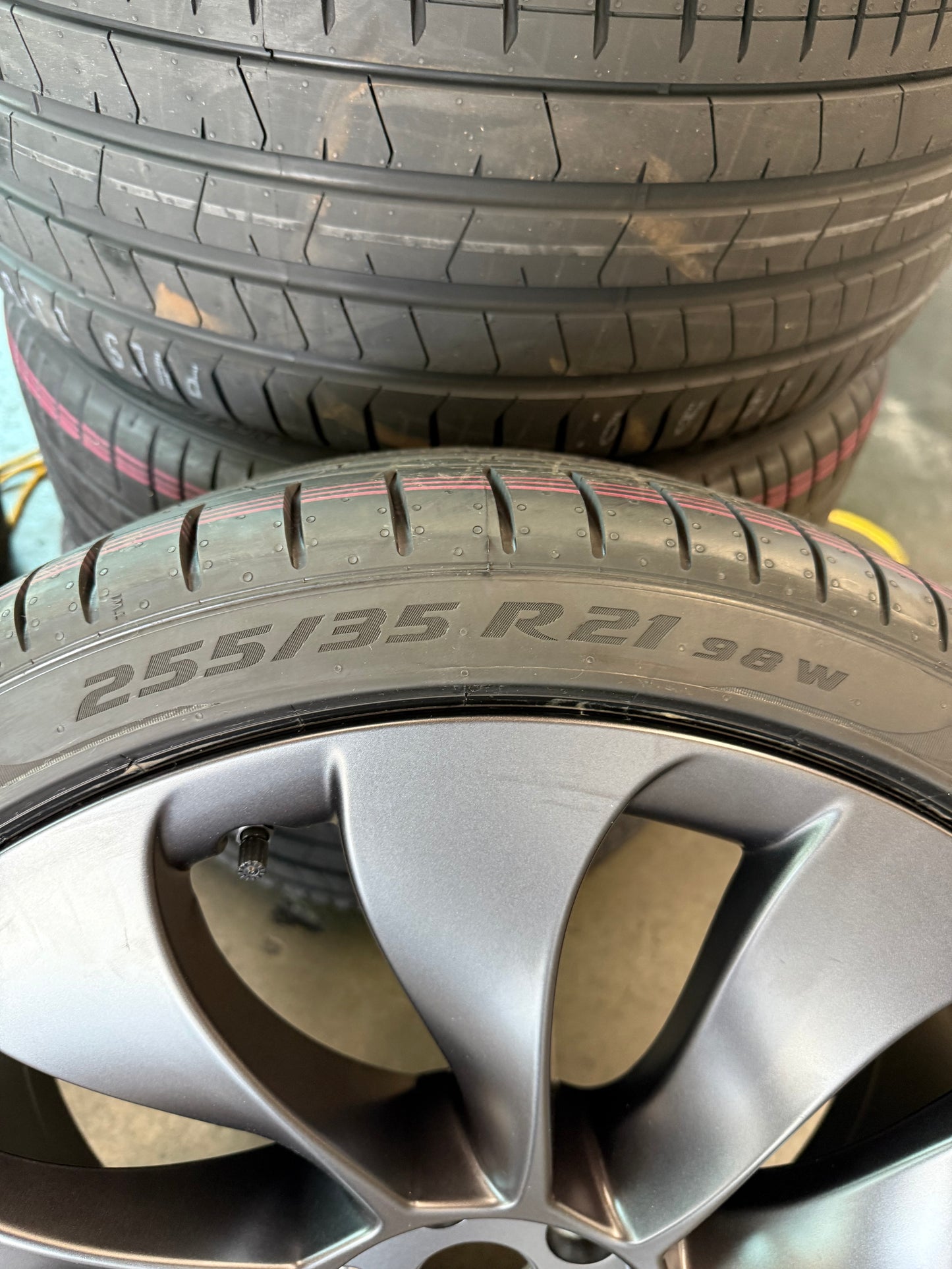 Tesla Model Y 21” Überturbine Wheel & Tire Package – Brand New | Ready to Install