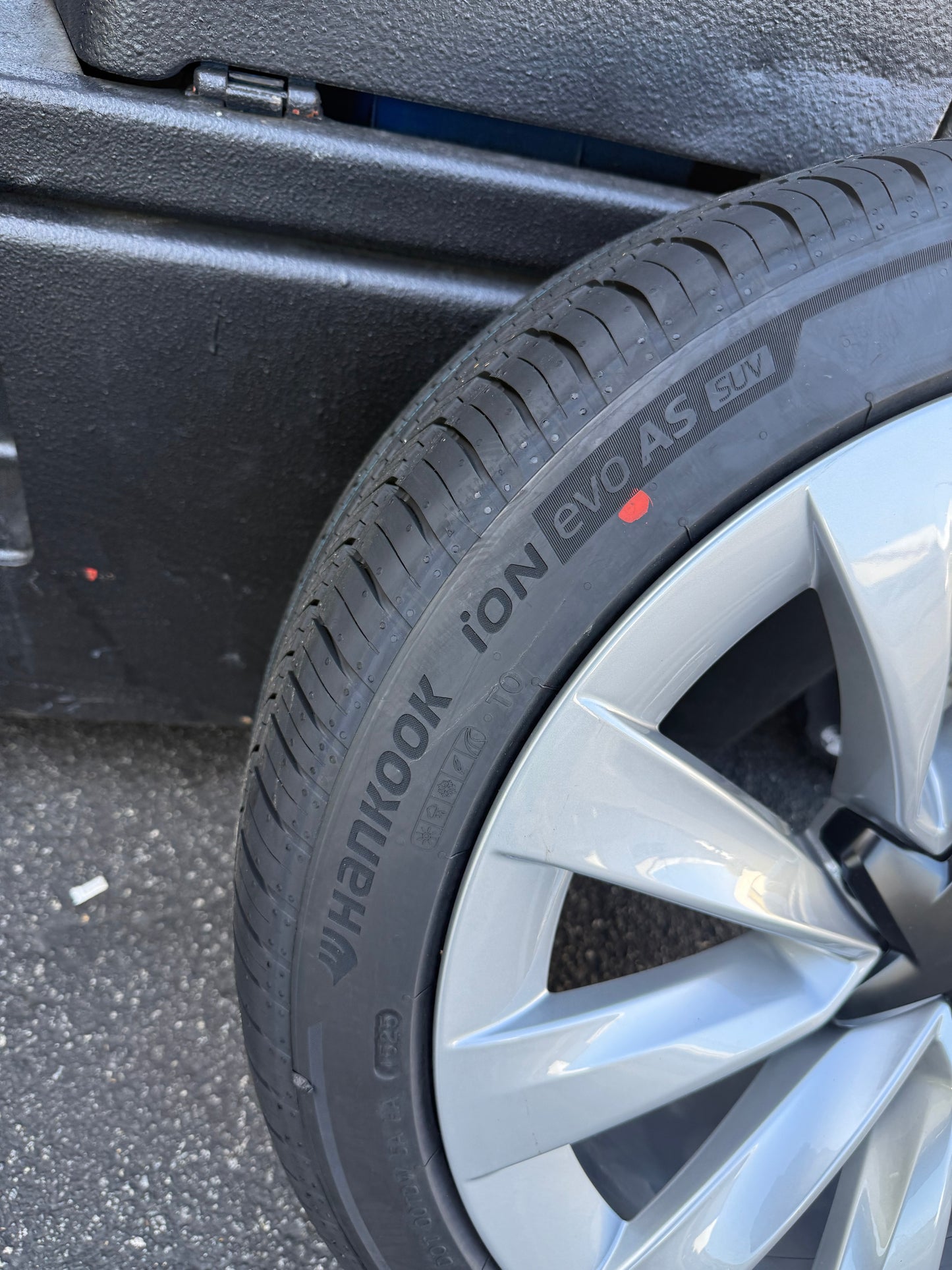 Brand New - OEM Tesla Model Y Helix 2.0 Wheels and Tire Package Set of 4
