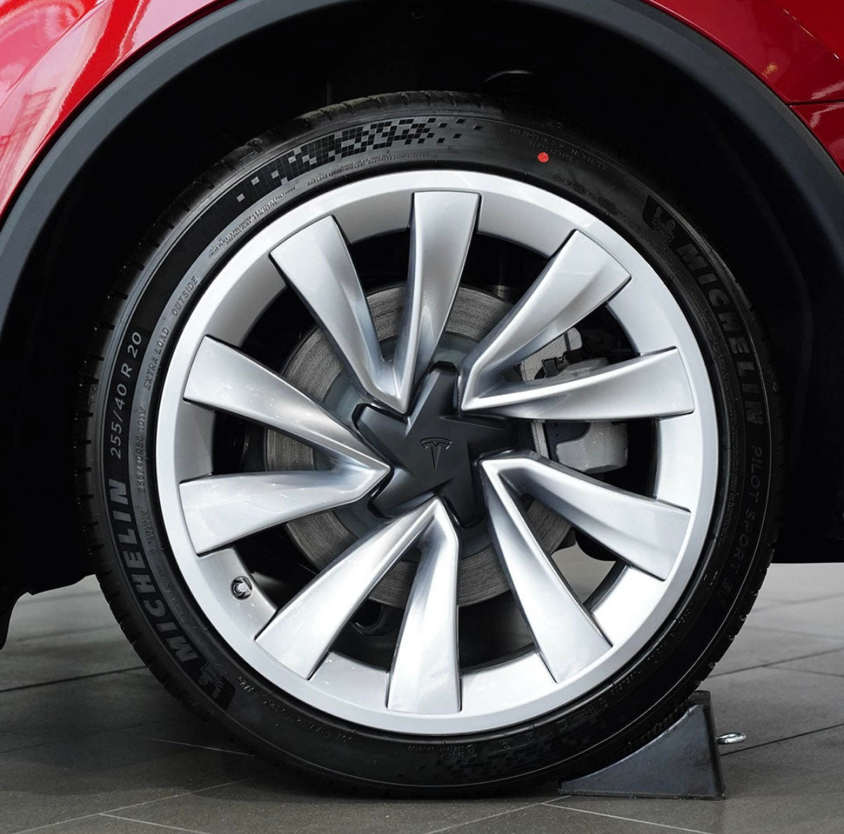 Tesla Model Y Helix 2.0 Wheel & Tire Package – 20″ (Brand New OEM)
